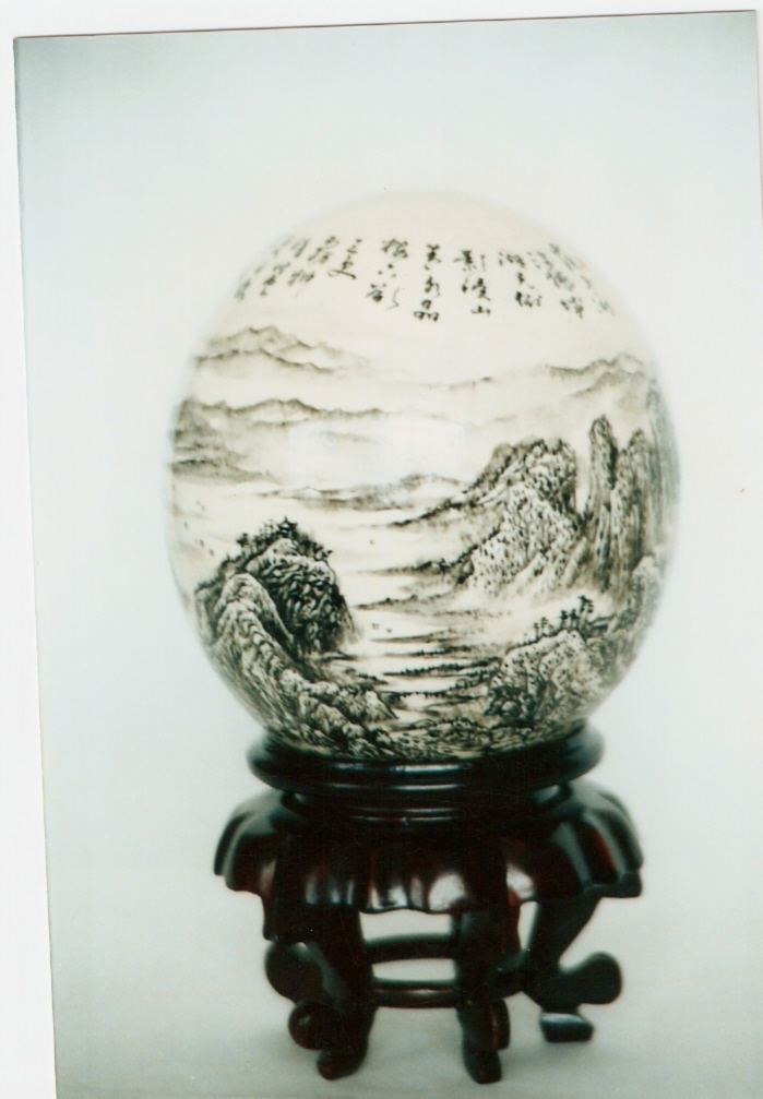 我的国画陶瓷画盘,和鸵鸟蛋作品